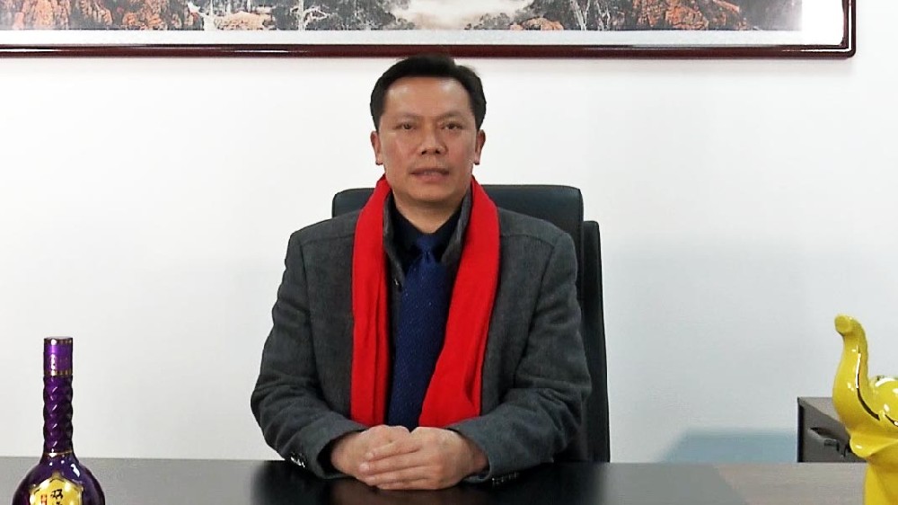 佳節(jié)暢飲雙雄醉　吉祥如意過(guò)大年　雙雄醉健康酒業(yè)總經(jīng)理鄭書(shū)軍恭祝新春