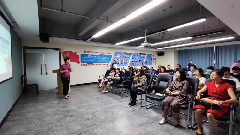 石花雙雄醉特別奉獻(xiàn)心啟暑期公益家庭教育講座——第一期：職場(chǎng)父母如何培養(yǎng)優(yōu)秀孩子，正式開講