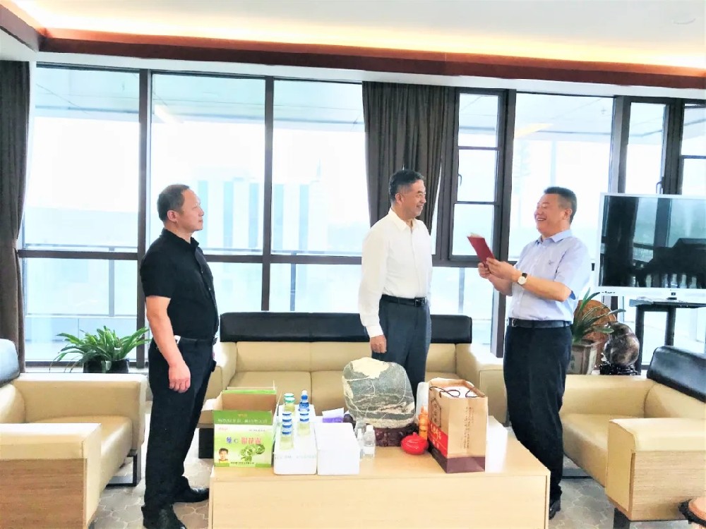 石花雙雄醉聯(lián)手襄陽企聯(lián)為黃正軍、馬建華、張華總經(jīng)理送上生日祝福