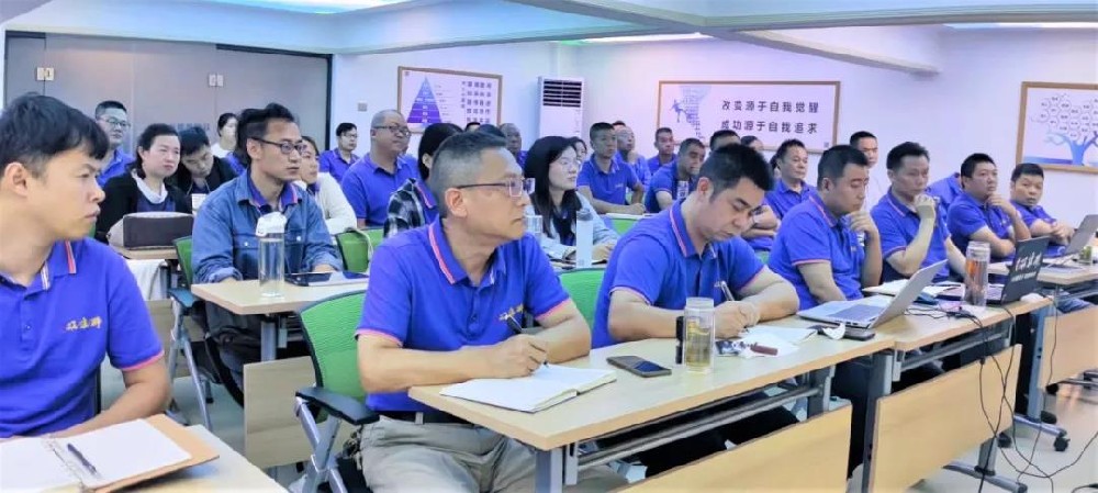 發(fā)紅包啦！季度總結(jié)兌現(xiàn)承諾，雙雄醉全員沖刺第三季度目標