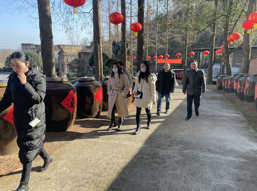 健康白酒掀新潮，專業(yè)電商服務團隊慕名來訪，共謀線上發(fā)展之路！