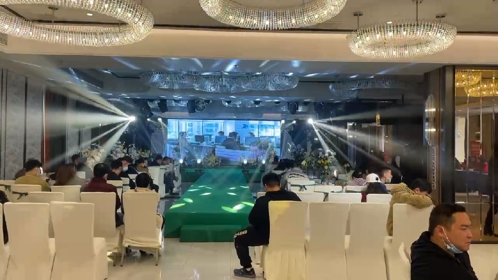 雙雄醉為婚禮秀添彩，追求時尚與健康的新人們?yōu)殡p雄醉健康酒點贊