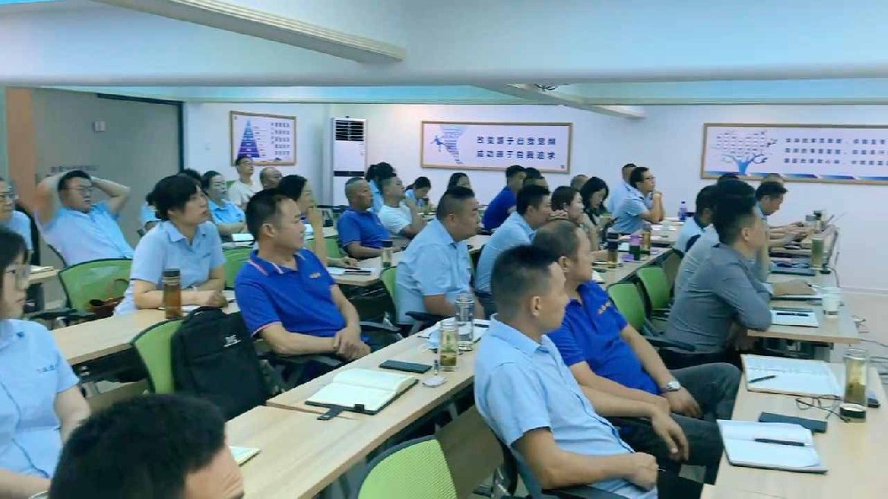 搶抓機(jī)遇，守正出奇，石花雙雄醉召開2022贏戰(zhàn)中秋誓師暨升學(xué)宴表彰大會(huì)
