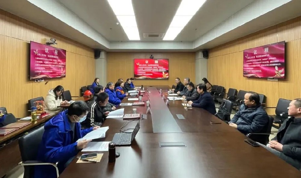 大客戶總監(jiān)李愛軍參加老河口市第八屆“金駱駝獎(jiǎng)”優(yōu)秀企業(yè)家頒獎(jiǎng)儀式并為企業(yè)家禮送生日蛋糕