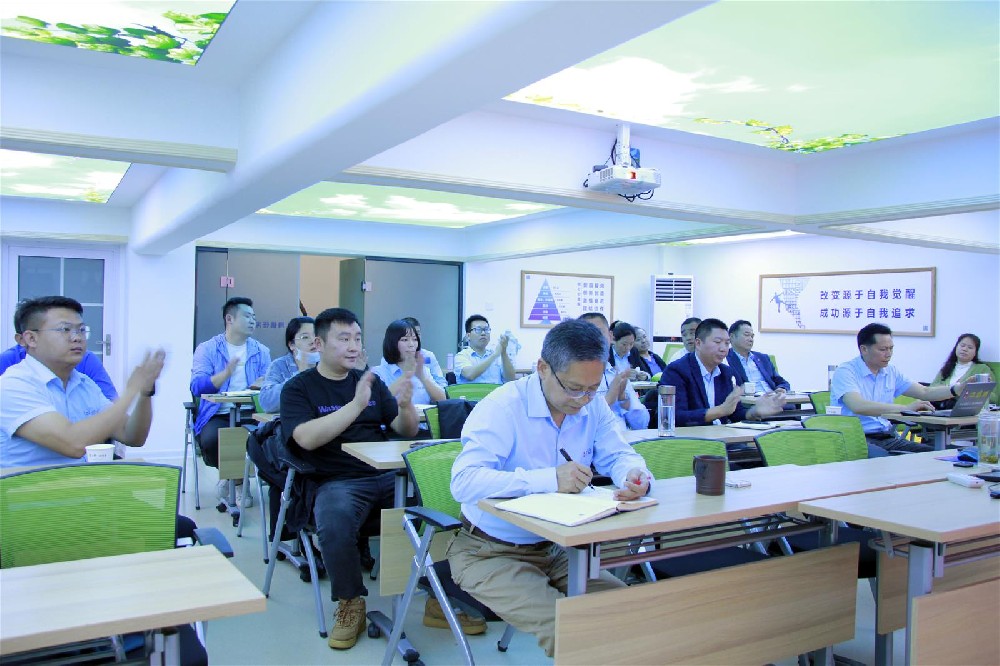 堅定沖刺首季目標，石花雙雄醉召開5月經(jīng)營工作會議