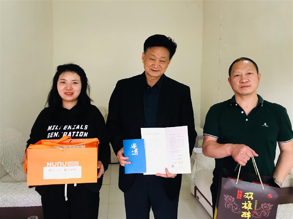 【雙雄醉贊助襄陽(yáng)企業(yè)家暖心工程系列報(bào)道】企業(yè)家梅心樂(lè)、李昆松、周瑞欽、趙恒、武豫、葉繼華等收到暖心生日祝福