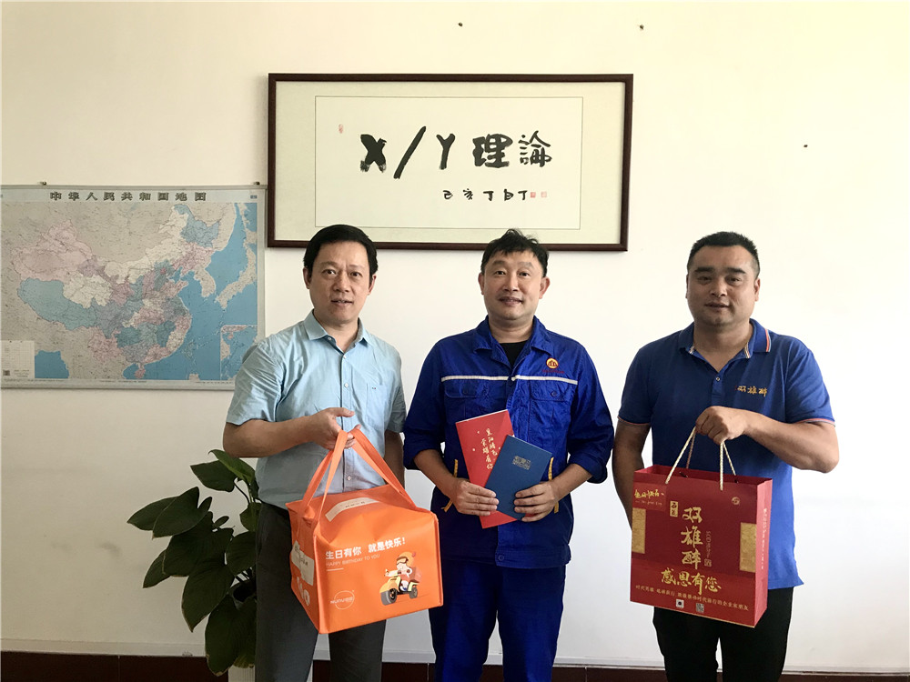 【雙雄醉贊助襄陽(yáng)企業(yè)家暖心工程系列報(bào)道】企業(yè)家黎柏康、聞賽琦、申文寶等收到暖心生日祝福