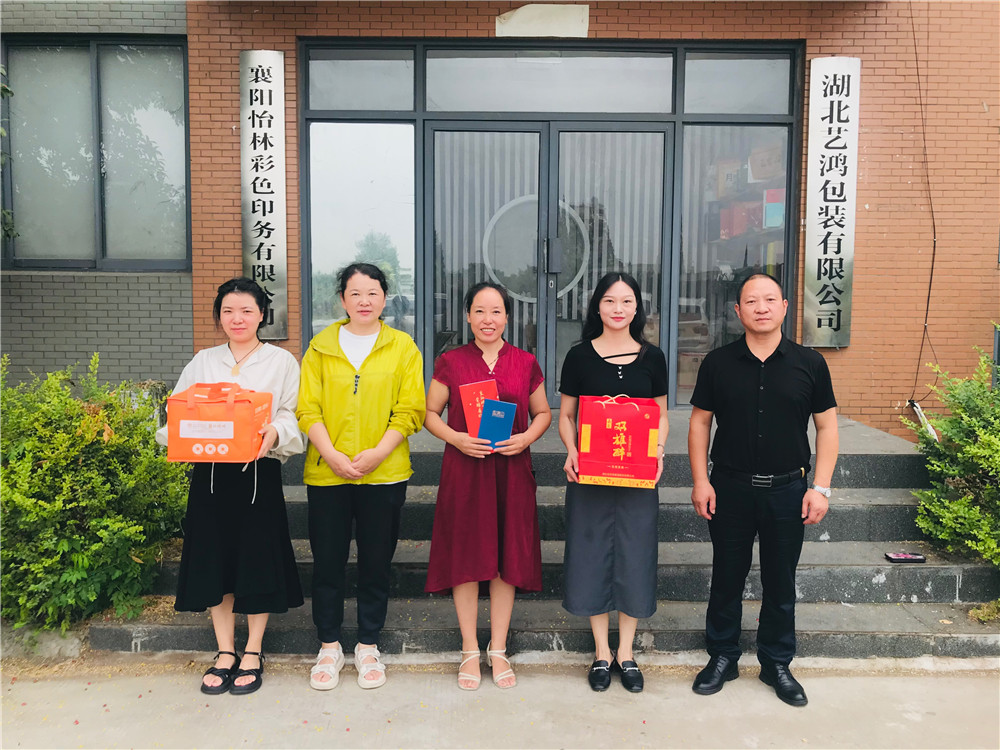 【雙雄醉贊助襄陽(yáng)企業(yè)家暖心工程系列報(bào)道】企業(yè)家劉曉燕、楊林志、房克福等收到暖心生日祝福