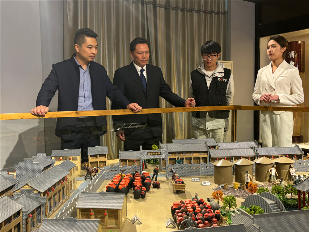 CCTV《品牌之路》優(yōu)品開(kāi)箱選題組深入考察石花雙雄醉