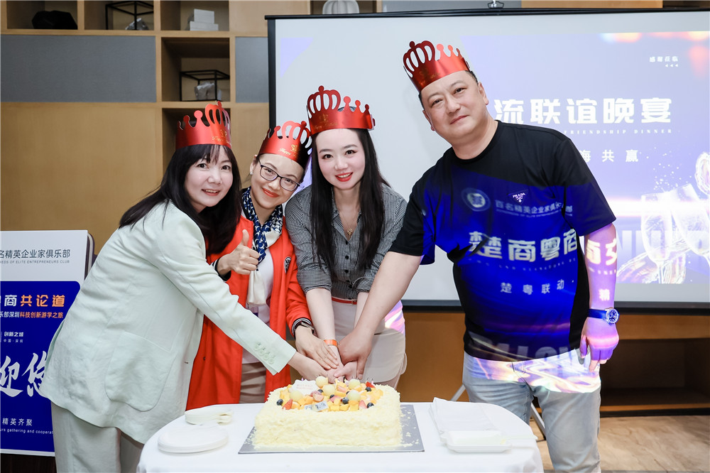 雙雄醉藍(lán)潮醬酒亮相楚商粵商交流聯(lián)誼晚宴，引領(lǐng)健康飲酒新風(fēng)尚