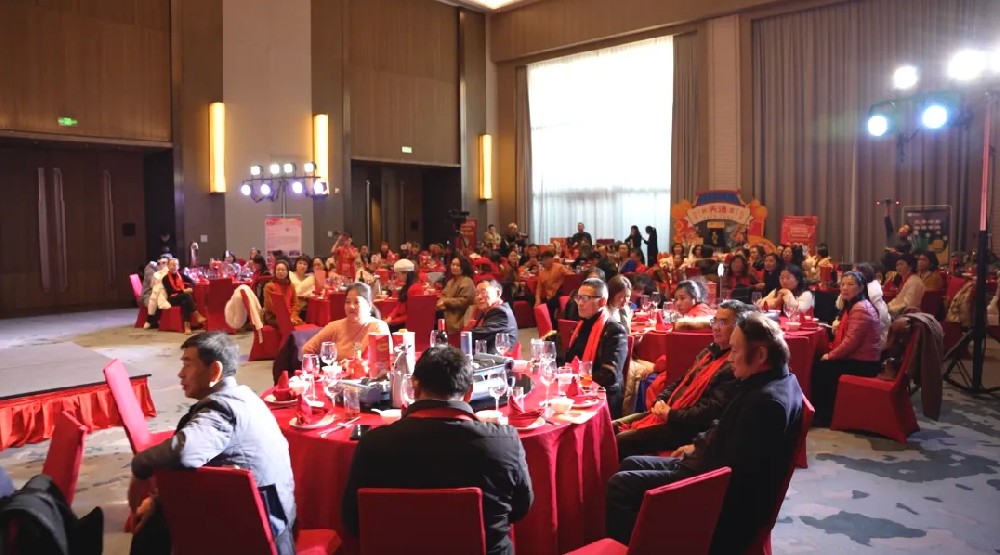 石花雙雄醉禮悅五福520酒亮相襄陽女企業(yè)家協(xié)會(huì)2025年會(huì)