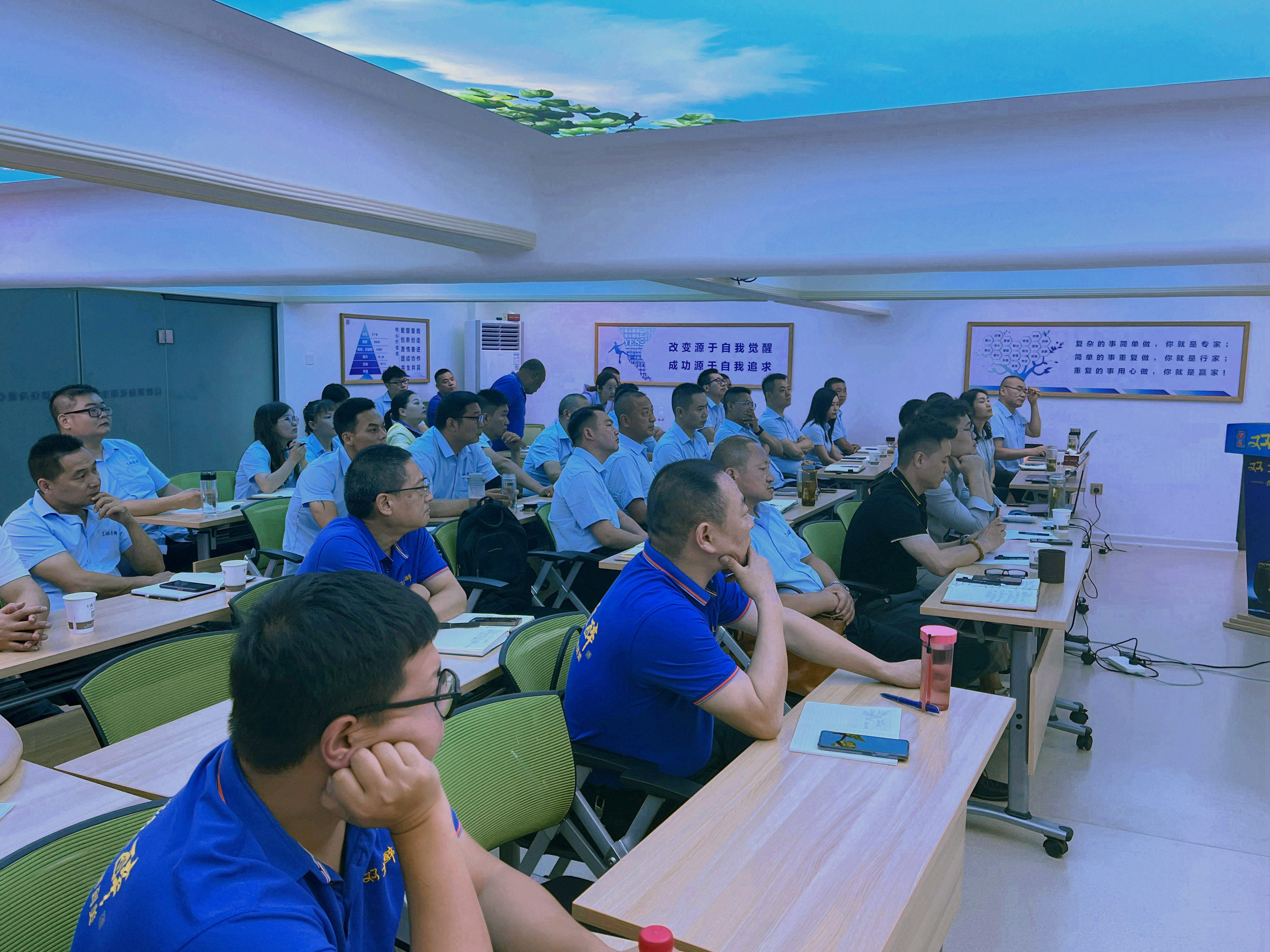 篤定信心、夯實(shí)基礎(chǔ)，石花雙雄醉召開7月營銷工作會議