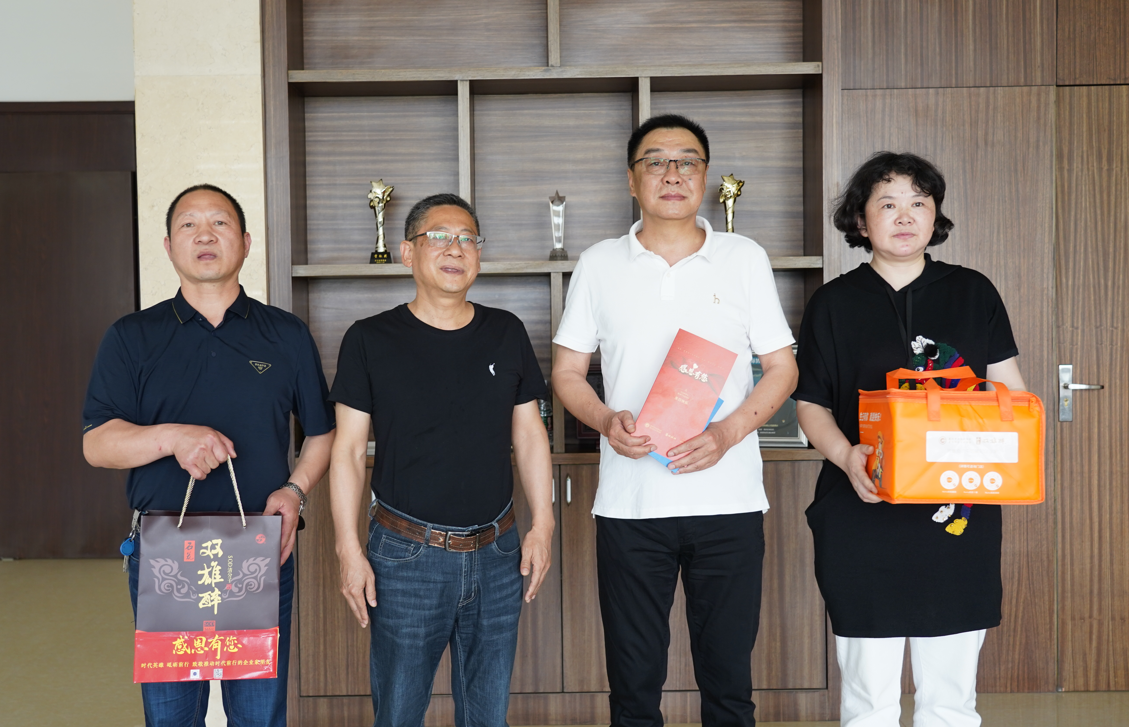 【雙雄醉贊助襄陽(yáng)企業(yè)家暖心工程系列報(bào)道】企業(yè)家陳英杰、雷明清等收到暖心生日祝福