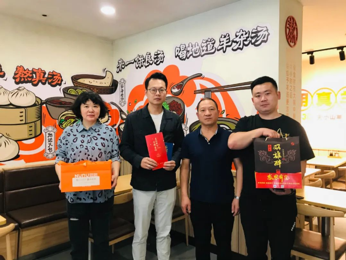 【雙雄醉贊助襄陽企業(yè)家暖心工程系列報道】企業(yè)家黃祝清、韓旭、黃昊、張瑞等收到暖心生日祝福